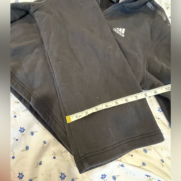 Women’s Medium Adidas Black Cropped extra Wide Sleeve Three Camo Stripe Hoodie. - Picture 10 of 16